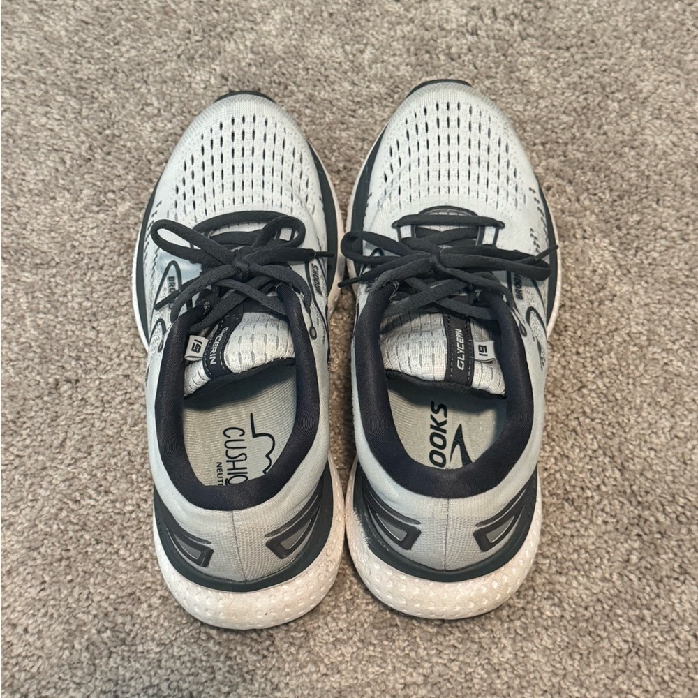 Brooks Glycerin 19 in Grey/White/Black Ombre 8.5